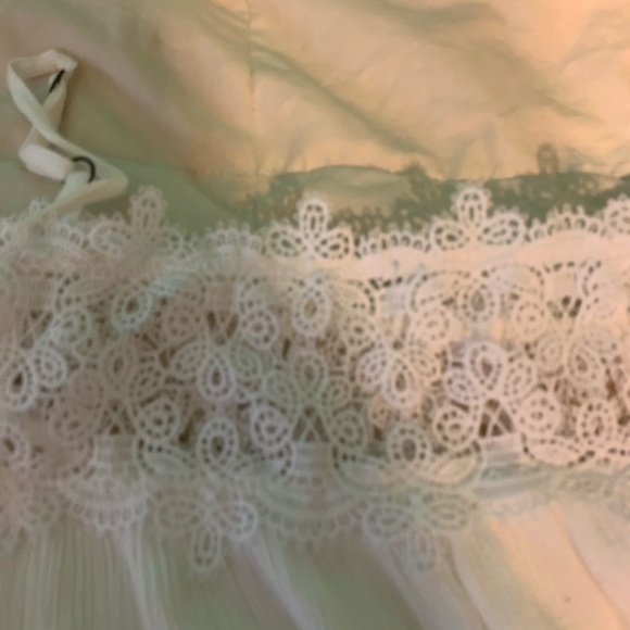 Hollister Off the Shoulder Top w Attached Straps - Picture 2 of 6